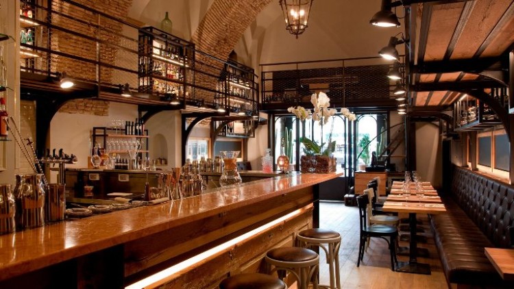 Collegio, old wine shop becomes bistro-bar at piazza Capranica